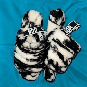 Women’s Fluffy Yeah Slide UGG size 11 white/black